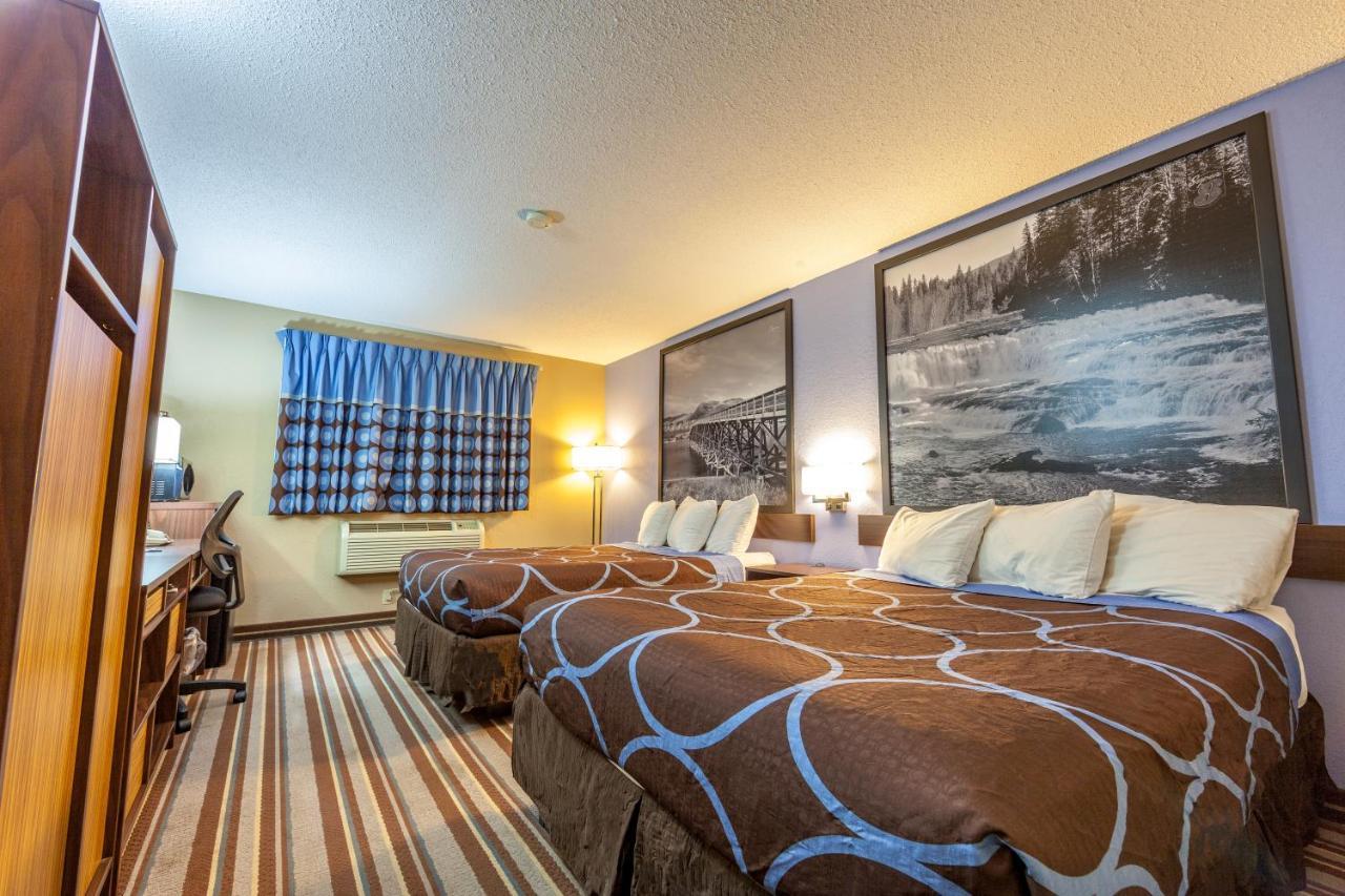 Super 8 By Wyndham Kamloops On The Hill Hotel Exterior photo