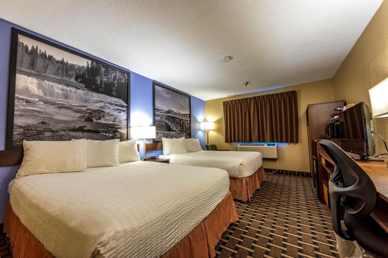 Super 8 By Wyndham Kamloops On The Hill Hotel Exterior photo