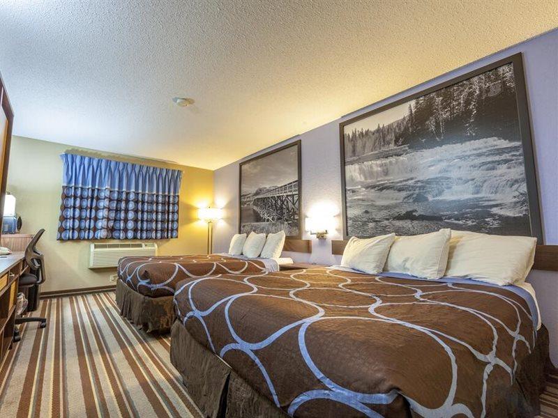 Super 8 By Wyndham Kamloops On The Hill Hotel Exterior photo