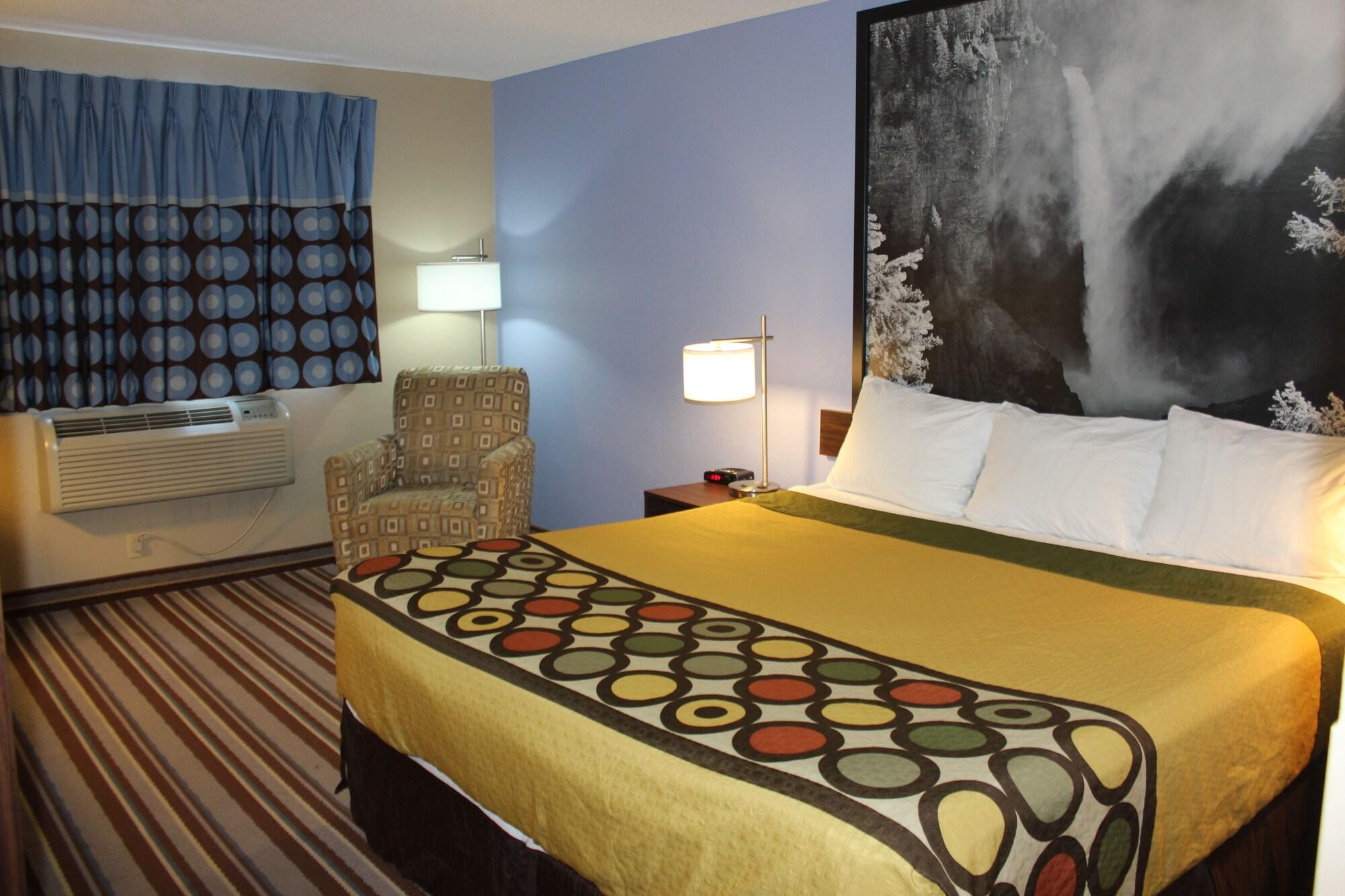 Super 8 By Wyndham Kamloops On The Hill Hotel Exterior photo