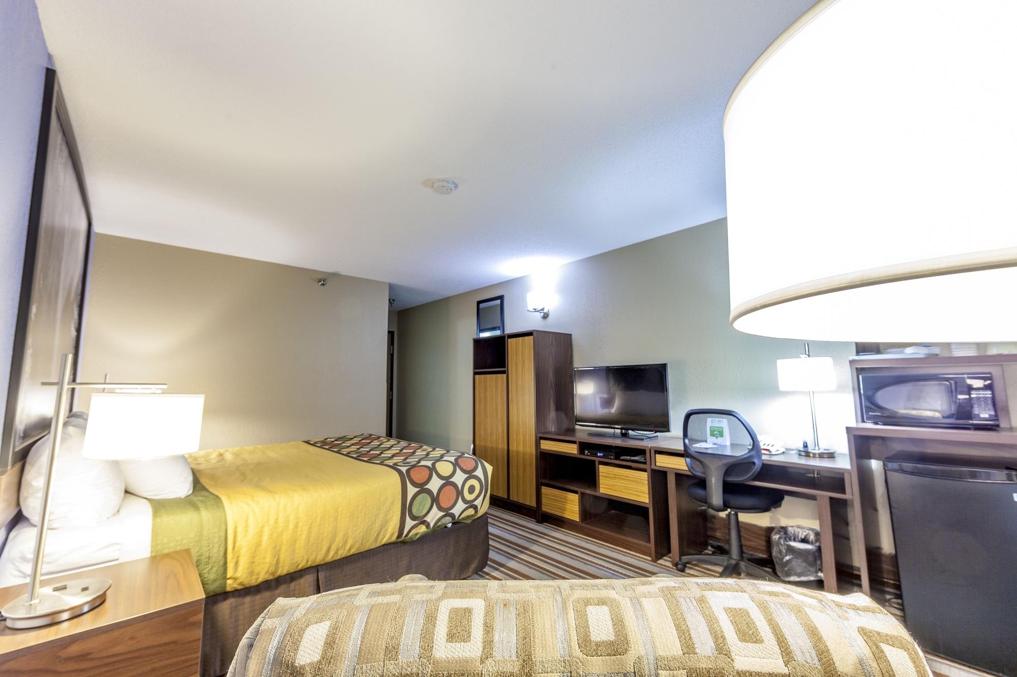 Super 8 By Wyndham Kamloops On The Hill Hotel Exterior photo
