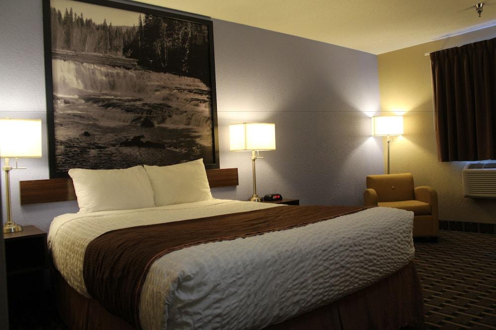 Super 8 By Wyndham Kamloops On The Hill Hotel Exterior photo