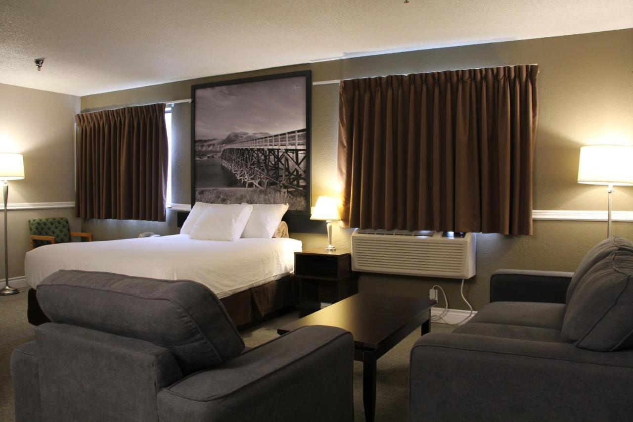 Super 8 By Wyndham Kamloops On The Hill Hotel Exterior photo