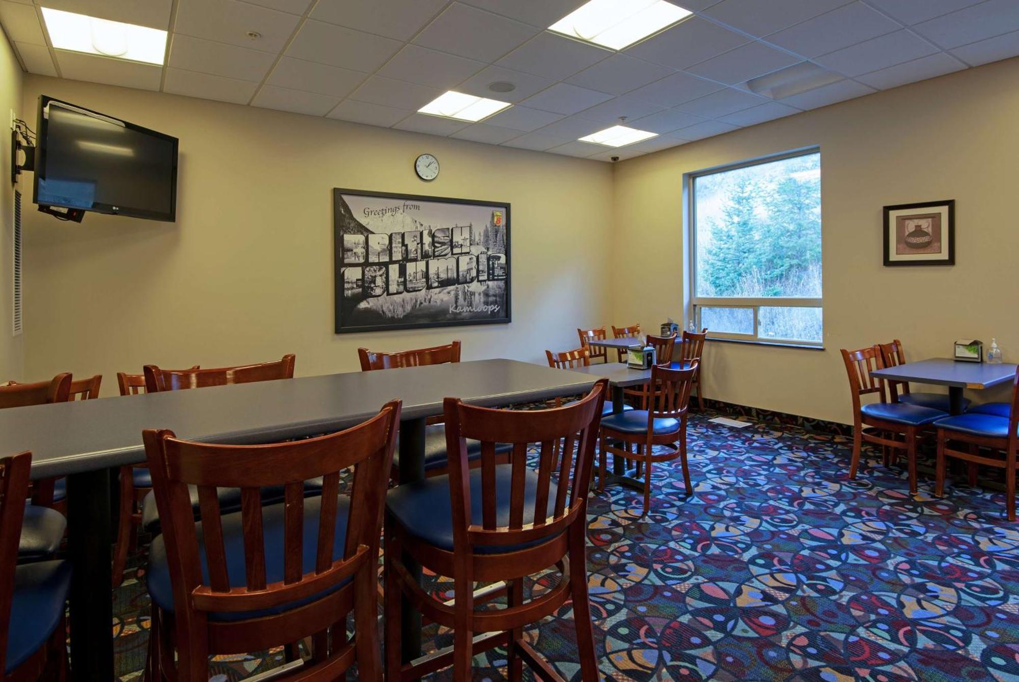 Super 8 By Wyndham Kamloops On The Hill Hotel Exterior photo