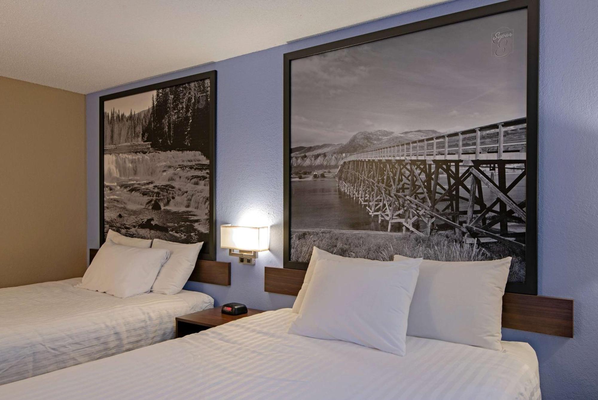 Super 8 By Wyndham Kamloops On The Hill Hotel Exterior photo