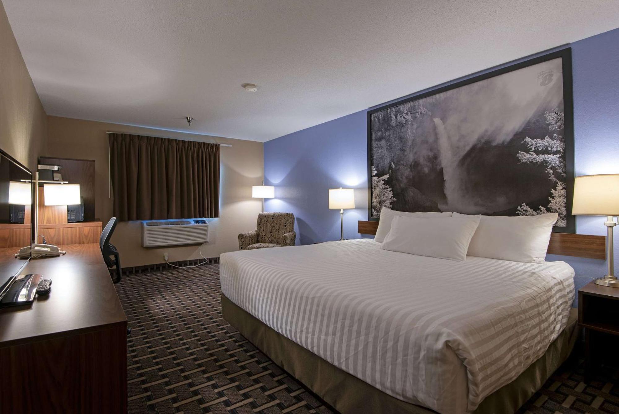 Super 8 By Wyndham Kamloops On The Hill Hotel Exterior photo