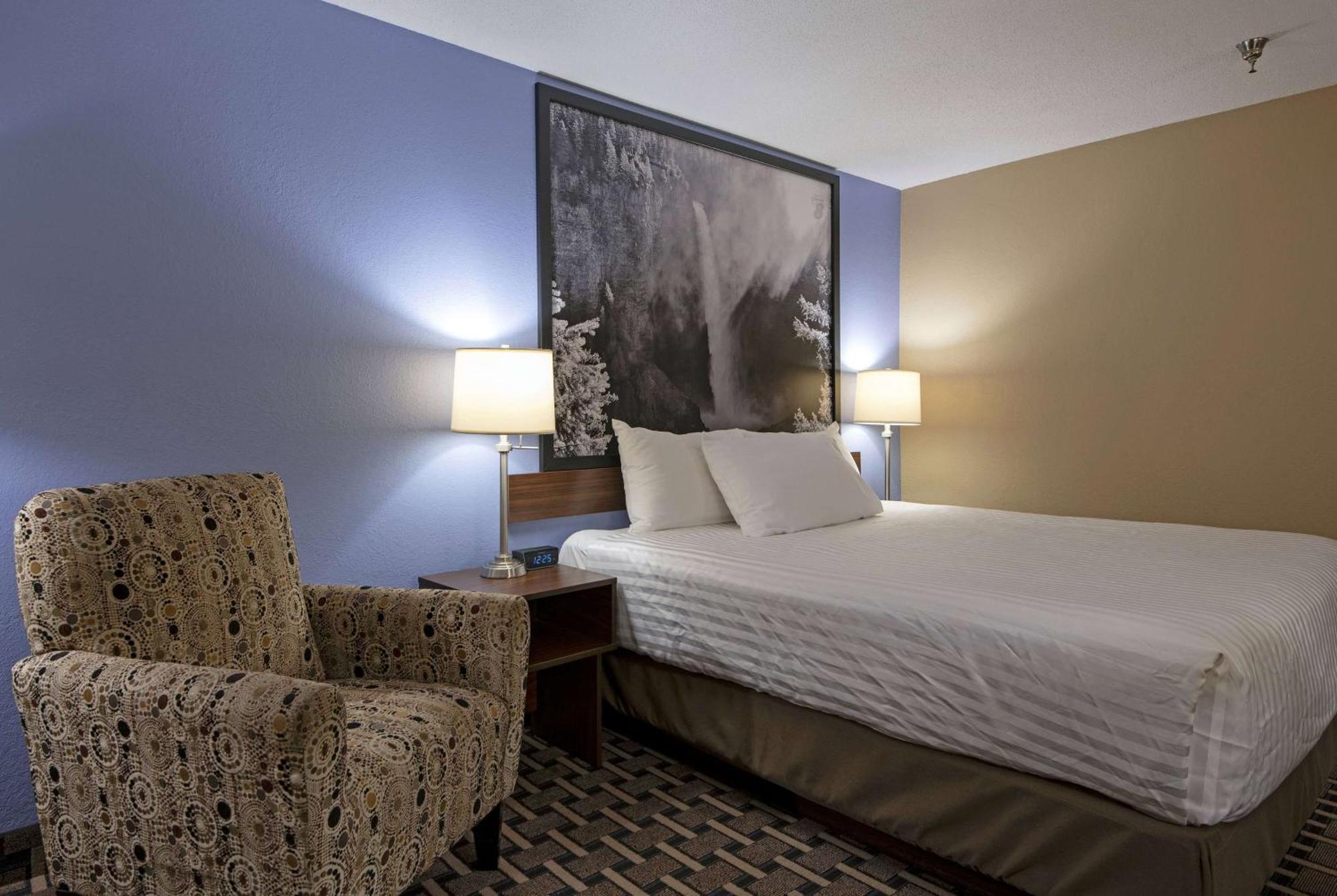 Super 8 By Wyndham Kamloops On The Hill Hotel Exterior photo